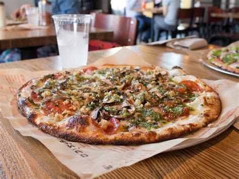 Blaze pia - Blaze Pizza is a fast-casual pizza place in Ventura, CA, where you can customize your own pizza with fresh ingredients and fire it up in minutes. Read the reviews and ratings from other Yelp users and see why Blaze Pizza is one of the best pizza places in Ventura.
